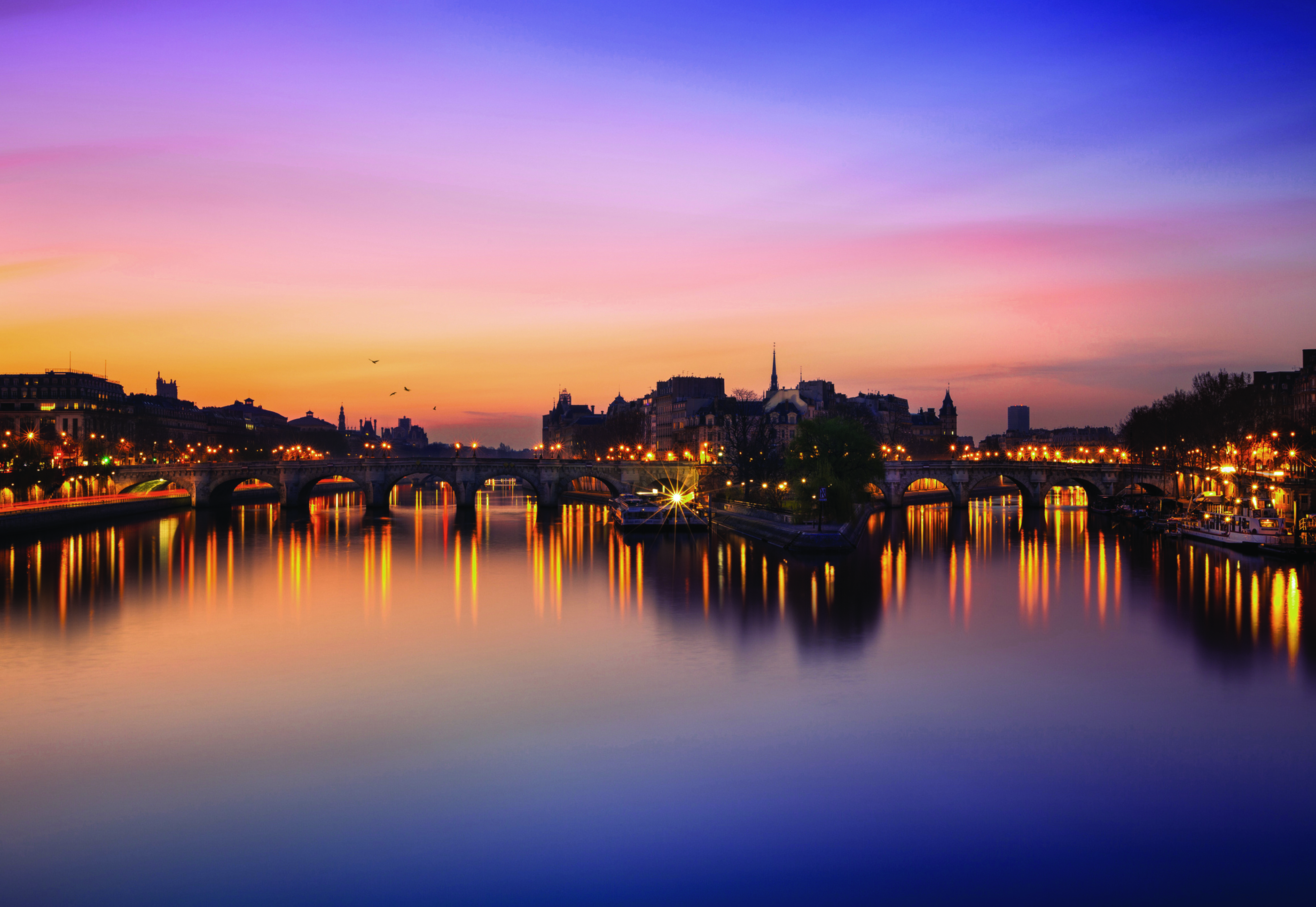 Night time on the Seine