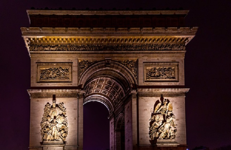 Arc de Triomphe night time
